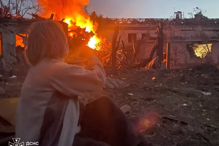ロシア軍がキーウおよび周辺地域を攻撃、子供を含む少なくとも9人が死亡