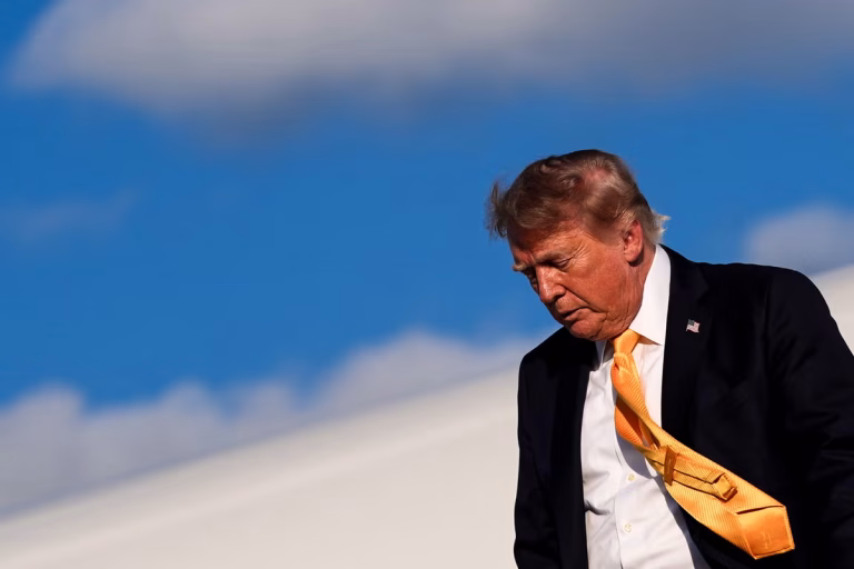 トランプ大統領の支持率が任期中最低水準に下落、世論調査で判明